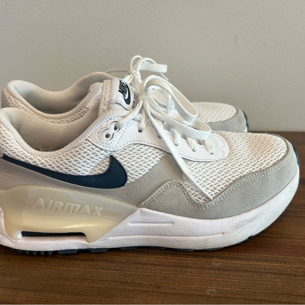 Nike Air Max SYSTM
Women's Shoes
White/Light Iron Ore/Armory Navy
Size 9.5